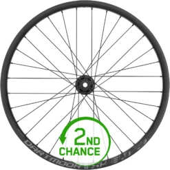 Dartmoor Shield Voorwiel - 26" | Clincher | 6-Gaten | 15x100 / 20x110 Mm - Zwart - Zonder Einddoppen - B-Keus